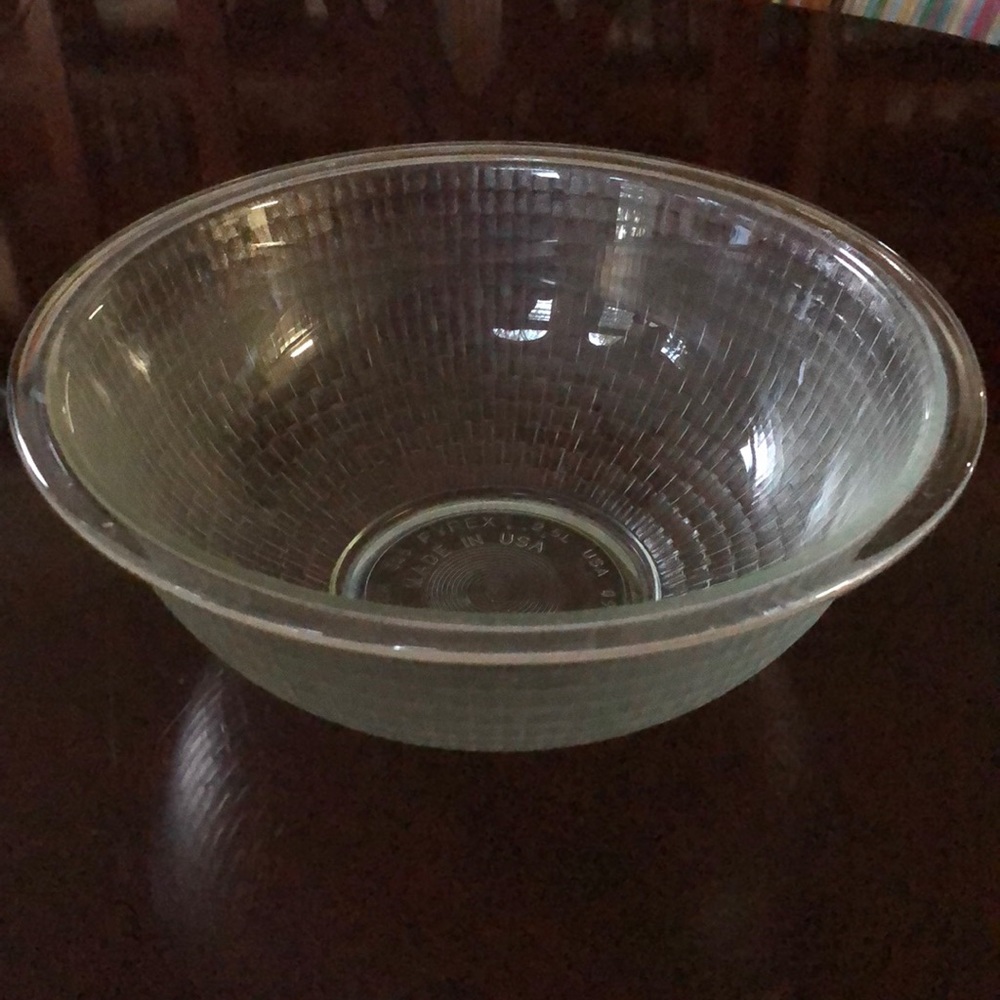 Vintage VTG Pyrex Basket Weave 2.5 Liter Large Mixing Bowl